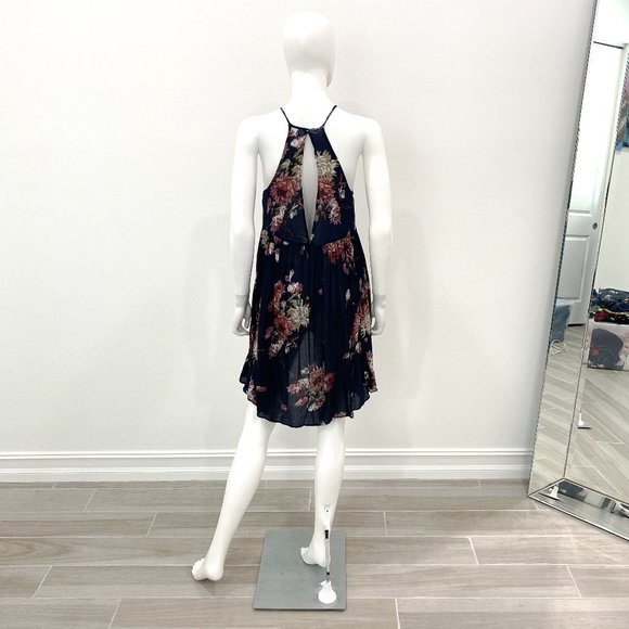 Urban Outfitters Kimchi Blue Florence High-Low Short Mini Dress in Navy Floral - Picture 4 of 10